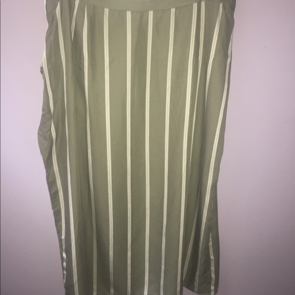 🌿 Skirt🌿 - Picture 3 of 3